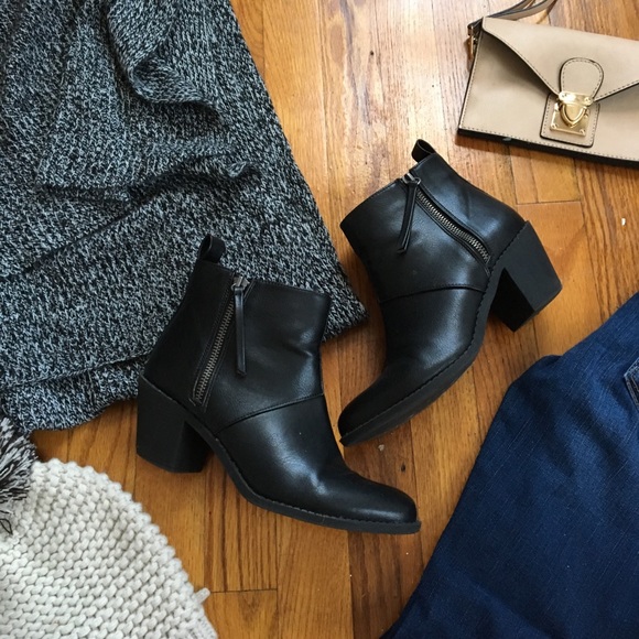 Forever 21 Shoes - Black booties